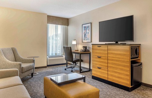 Valley Park Hotel | Drury Inn & Suites Southwest St. Louis
