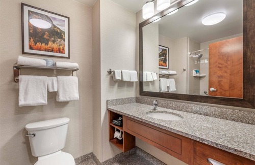 Northfield Hotel | Drury Plaza Hotel Denver Central Park