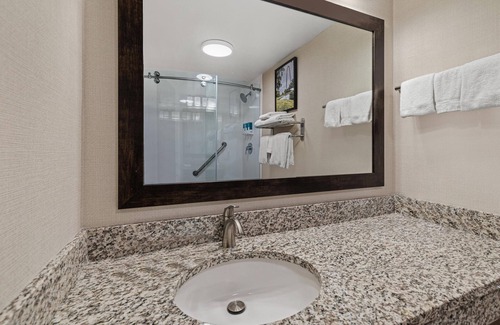 Creve Coeur Hotel | Drury Plaza Hotel St. Louis Creve Coeur