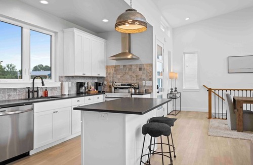 Dry Ridge House | Dry Ridge Village - 3 Houses - Close to Ark- Hot Tubs