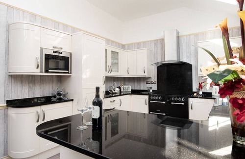 Melrose House | Dryburgh Farmhouse - pet-friendly property set in the countryside, sleeps 10