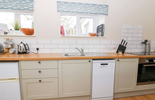 Pentrefelin Cottage | DRYSLWYN COTTAGE, pet friendly, with a garden in Llandeilo