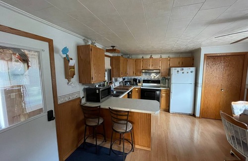 Lake Linden House | "Du-topia 2" - Entire home centrally located in Lake Linden.