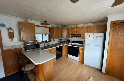 Lake Linden House | "Du-topia 2" - Entire home centrally located in Lake Linden.