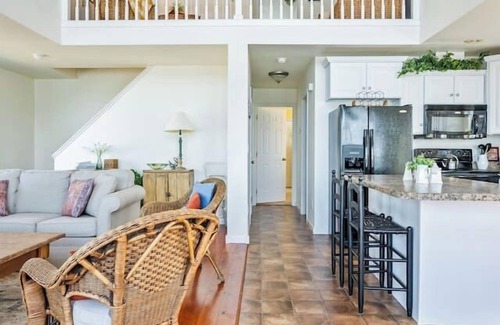 Cayuga House | Dual House | Cayuga Lake | Fire Pit | Hot Tub