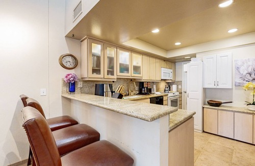 Palm Desert Condo | Dual-Suite Villa at Ironwood Country Club | Shared Pool & Hot Tub