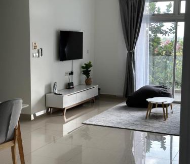 Setia Tropika Apartment | Duck Duck House 3BR 7-11 PAX