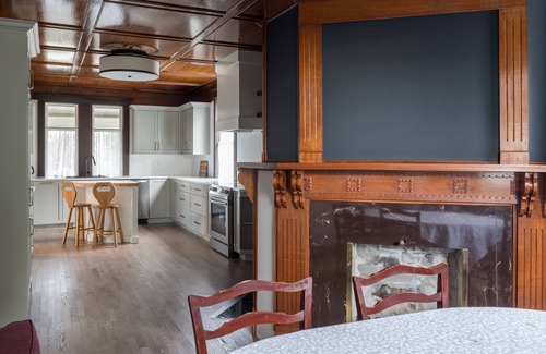 Terra Nova House | Duff Heritage House-4 bedrooms, sleeps 10!