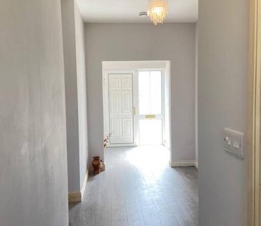 Hollyford House | Duiche an Rí - Delightful Village Home