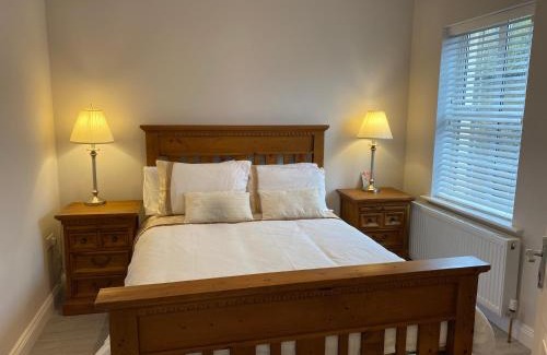 Hollyford House | Duiche an Rí - Delightful Village Home