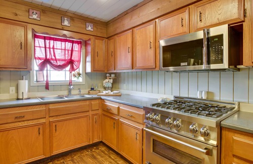 Theriot House | Dularge Grand Villa - Steps to Marina + Fishing!
