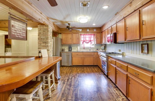 Theriot House | Dularge Grand Villa - Steps to Marina + Fishing!