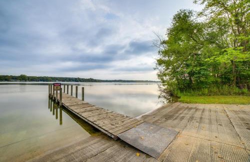 Allegan Apartment | Dumont Lake Studio Boat, Fish and Unwind!