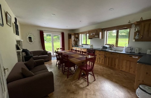 Dromin House | Dun Aonaigh with spectacular mountain views. Enjoy a peaceful country retreat.