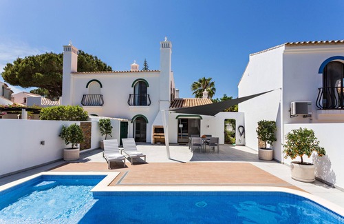 Vale do Garrao Villa | Dunas Design Villa: private heated pool, Fibre, golf discounts, walk to beach