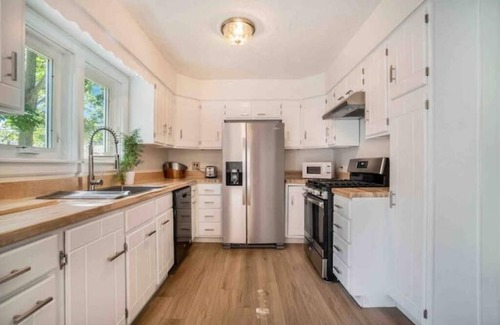 Dundee-Happy Hollow Historic District House | Dundee Den - Walkable Charming Neighborhood