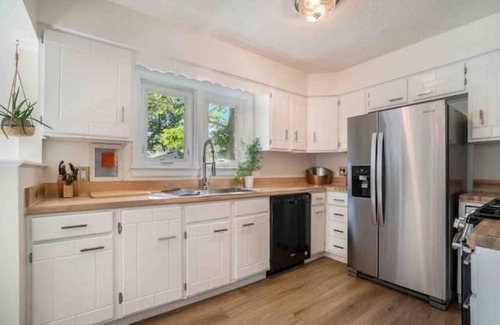 Dundee-Happy Hollow Historic District House | Dundee Den - Walkable Charming Neighborhood