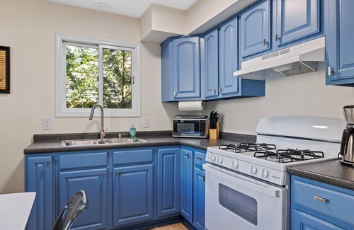 Michigan City Apartment | Dune Grass is a 2 Bedroom/2 Full Bath lower level duplex just a 2 minute walk to Lake Michigan