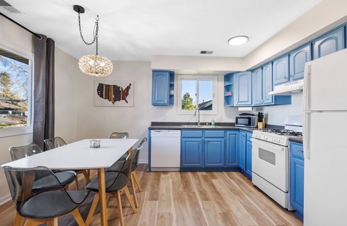 Michigan City Apartment | Dune Sky is a 2 Bedroom/2 Full Bath upper level duplex unit just a 2 minute walk to Lake Michigan