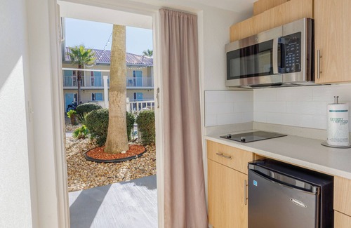 Savannah Beach Hotel | Dunes Inn & Suites