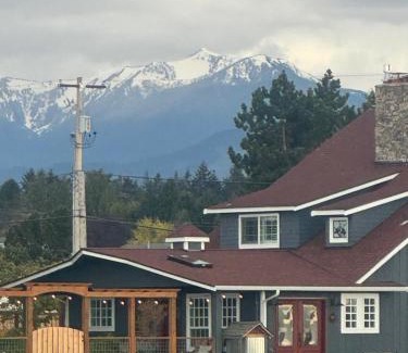 Sequim House | Dungeness Barn House Bed and Breakfast at Two Crows Farm