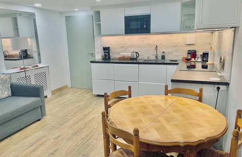 Clamart Apartment | Dupleix 57m2, Jardin et Entrée Privée