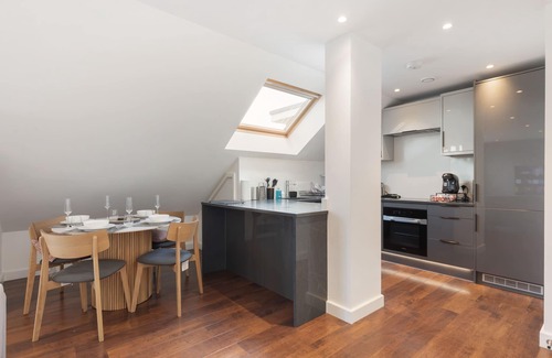 Hillingdon Apartment | Duplex Flat near Heathrow