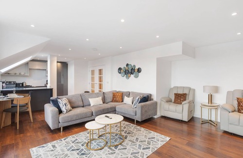 Hillingdon Apartment | Duplex Flat near Heathrow