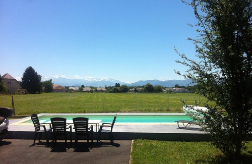 Barzun Apartment | Duplex house 40m2 with spa and pool facing the Pyrenees