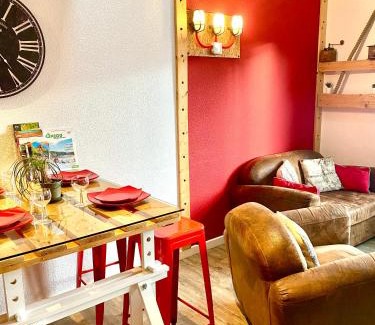 Saint-Serge Apartment | Duplex industriel - Centre ville Parking privé WIFI