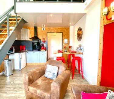 Saint-Serge Apartment | Duplex industriel - Centre ville Parking privé WIFI