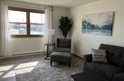 Byron House | Duplex overlooking Rock River