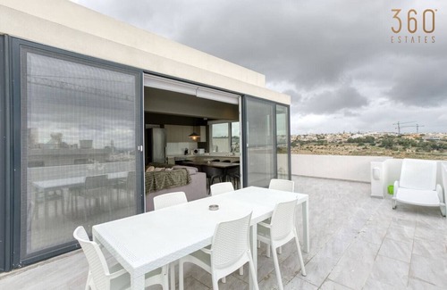 San Gwann Apartment | Duplex PAD 3BR Penthouse in San Gwann