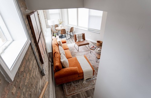 Rogers Park Apartment | Duplex Retreat near Loyola Park - 2BR/1.5BA Haven