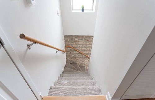 Rogers Park Apartment | Duplex Retreat near Loyola Park - 2BR/1.5BA Haven