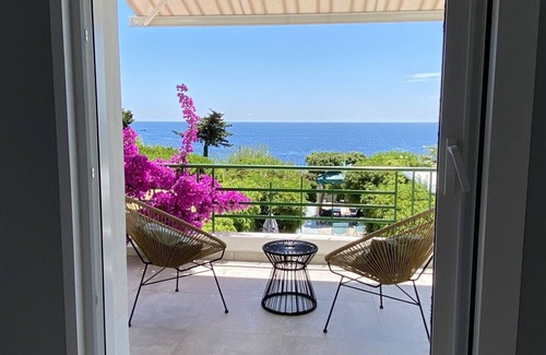 Antheor Apartment | Duplex terrace-garden-private pontoon-climate-climate-feet-in-water-parking