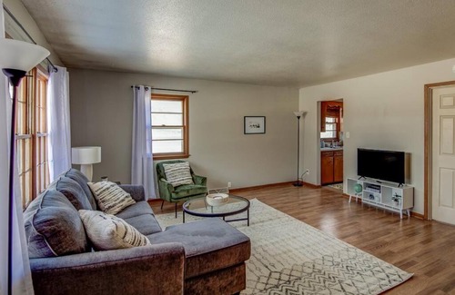 Des Moines House | Duplex with Queen Beds Minutes from Drake