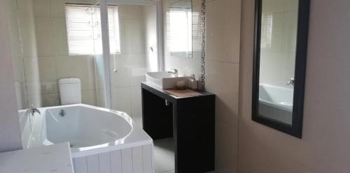 Koelenhof Apartment | Durbanville Luxury Living Private Room