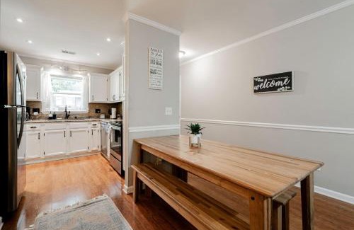 Irmo House | Dutch Creek Cottage- 10 mins to Lake Murray!
