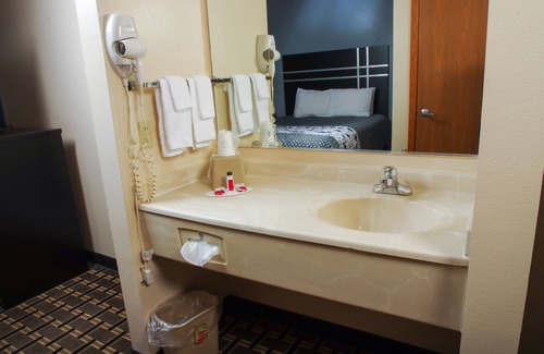 Orange City Hotel | Dutch Inn and Suites
