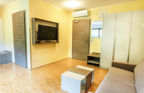 Slovenske Konjice Hotel | Dvorec Trebnik - SOBE