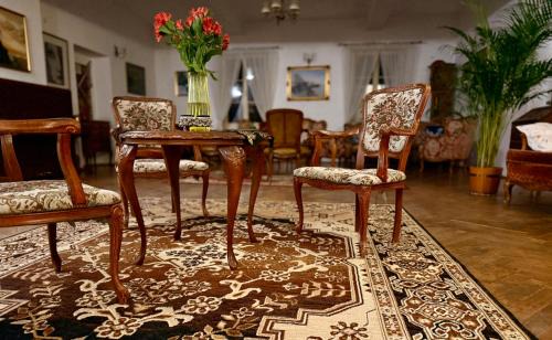 gmina Kampinos Bed & Breakfast | Dwór Strzyżew