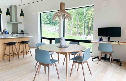 Waterbury Center House | Dwell Retreat with Sauna between Stowe and Waterbury