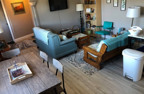 Houghton Apartment | Dwntwn Houghton Oasis-Pvt prkg,1/2 blk from Mainstreet, 1.5 blk from waterfront.