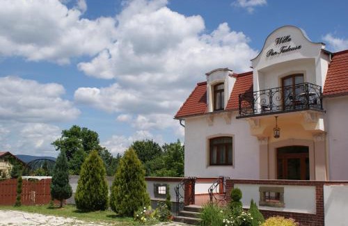 Stronie Slaskie Bed & Breakfast | Dworek Galosa