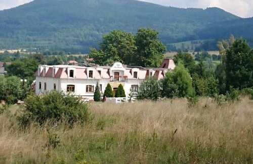 Stronie Slaskie Bed & Breakfast | Dworek Galosa