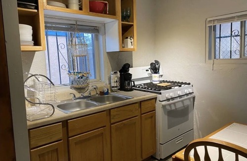 Barelas House | Dwtn Bungalow A, Pet Friendly