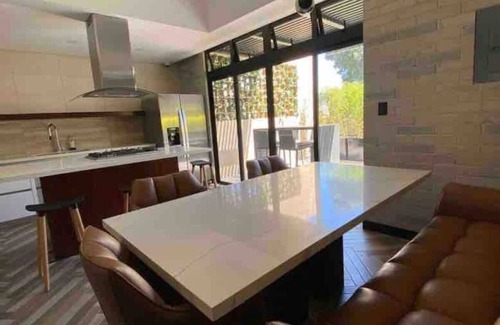 Zona 10 Apartment | EÓN 9 - Estudio Moderno, Vista Volcán, Aire Acondicionado