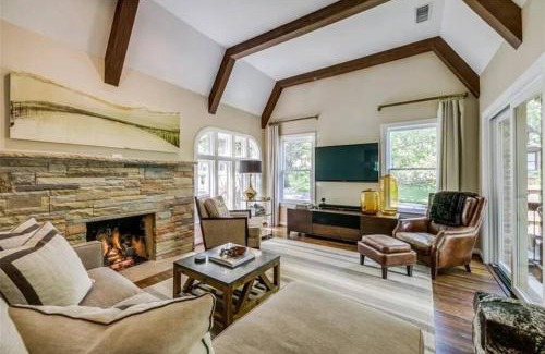 Hollywood - Santa Monica House | E Dallas Family Home with Pool Spa Outdoor Fire