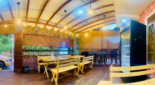 Koslanda House | e34 café & Hotel